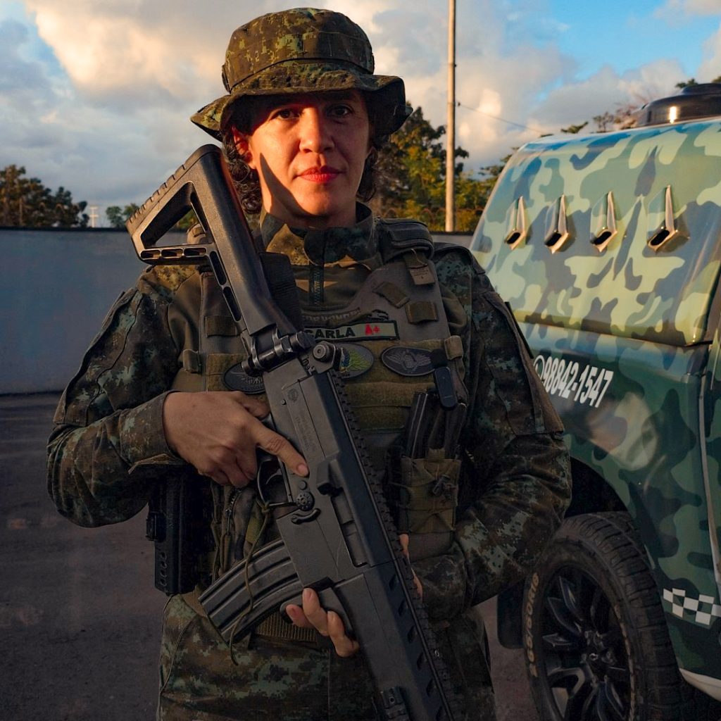 Dia Internacional da Mulher: Determinação e coragem estampam a farda da policial militar feminina Portal Informe Digital PMAM DIA INTERNACIONAL DA MULHER 1 1024x1024 1