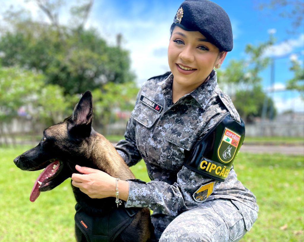 Dia Internacional da Mulher: Determinação e coragem estampam a farda da policial militar feminina Portal Informe Digital PMAM DIA INTERNACIONAL DA MULHER 2 1024x818 1