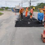 Prefeitura de Manaus intensifica servicos de recuperacao asfaltica na avenida Torquato Tapajos 2