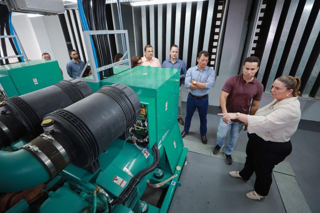 Governo do Amazonas instala novos grupos geradores e moderniza o sistema elétrico do Complexo Hospitalar Sul Portal Informe Digital WhatsApp Image 2025 03 10 at 16.10.23 1024x682 1