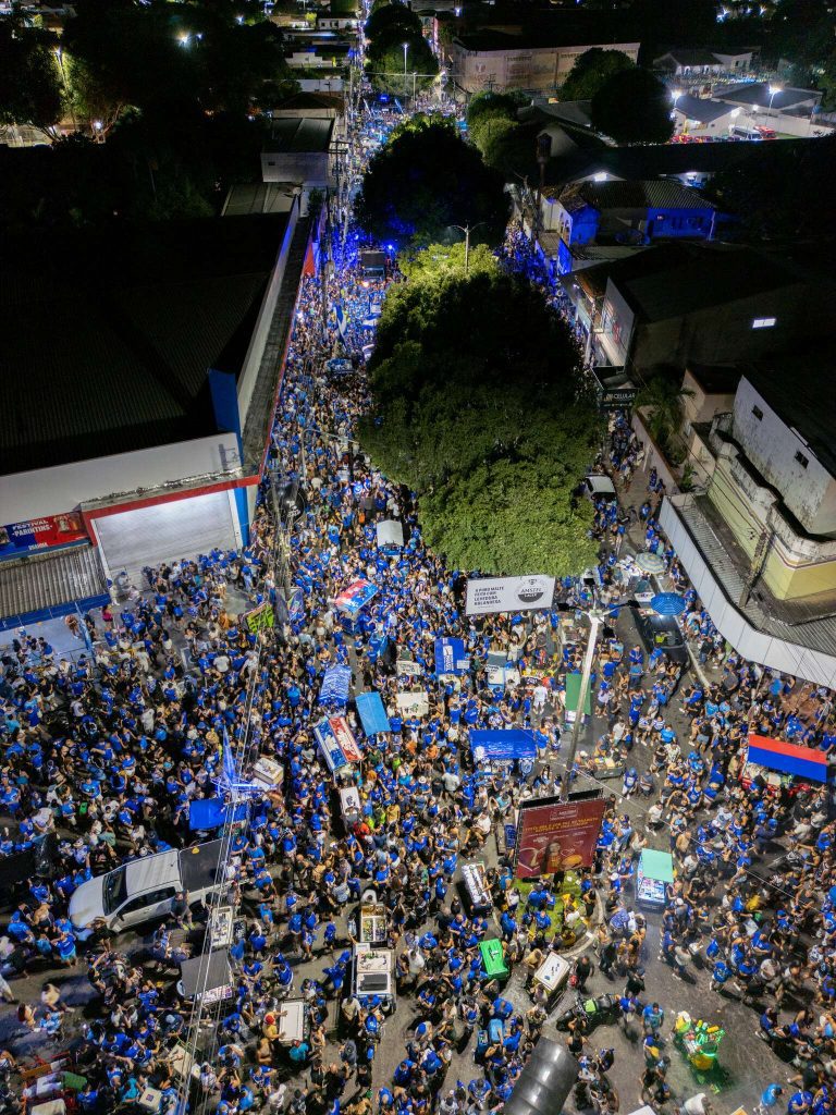 Festival de Parintins 2025: Boi de Rua estreia novo formato e arrasta multidão pelas ruas de Parintins Portal Informe Digital Cultura Boi de Rua foto Aguilar Abecassis Secretaria de Estado de Cultura e Economia Criativa 17 768x1024 1