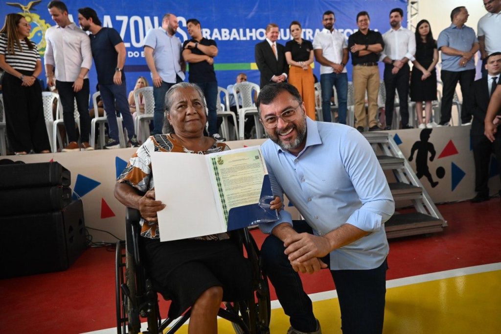 Governador Wilson Lima entrega mil títulos no Vale do Sinai e ultrapassa 19 mil famílias com imóveis regularizados no Amazonas Portal Informe Digital Governador Wilson Lima entrega mil titulos no Vale do Sinai e ultrapassa 19 mil familias com imoveis regularizados no Amazonas 10 foto Janailton Falcao Secom 1024x682 1