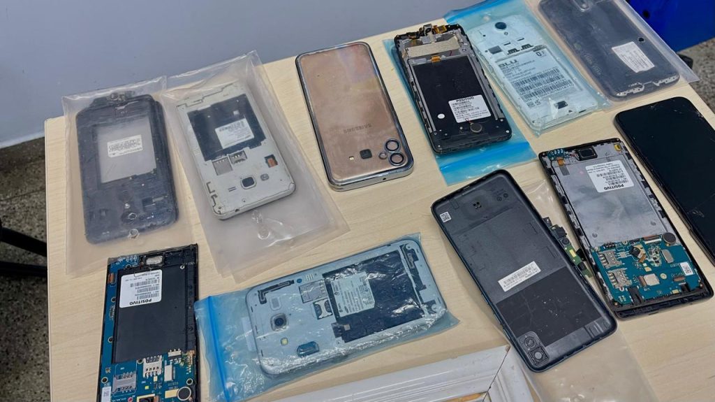 Polícia Civil apreende aparelhos eletrônicos roubados durante operação no Centro de Manaus Portal Informe Digital PCAM MATERIAL APREENDIDO DIVULGACAO 4 1024x575 1