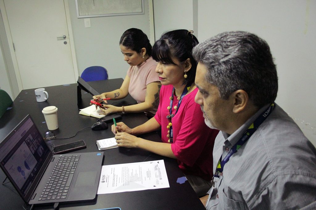 Colegiado do Niffam debate novas ações na fronteira em sua 33ª Reunião Ordinária Portal Informe Digital SEDECTI ReuniaodoNiffam JeibiMedeiros CisneaMenezes ViniciusBraga 1 1024x683 1