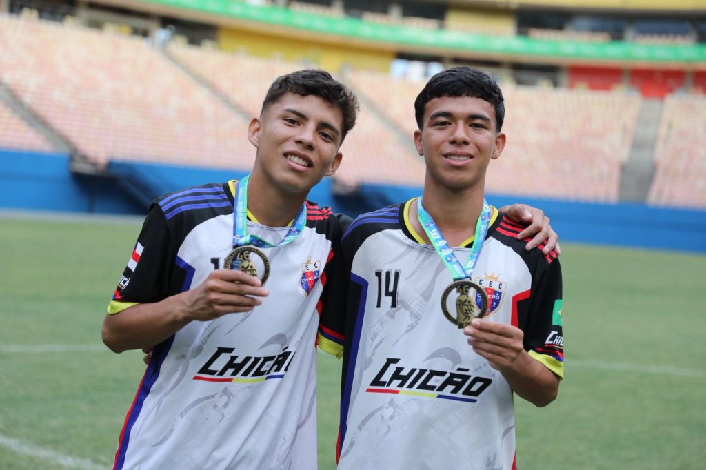 Disputas na Arena da Amazônia marcam o encerramento da 46ª edição do JEAs Portal Informe Digital Desporto Escolar Italo e Paulo jogadores foto Euzivaldo Queiroz 1024x682 1