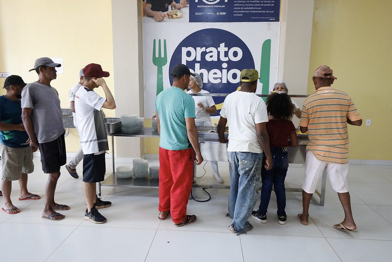 ‘Eu acho muito bom esse programa’, diz beneficiária do Programa Prato Cheio no interior Portal Informe Digital Eu acho muito bom esse programa diz beneficiaria do Programa Prato Cheio no interior Foto Arthur Castro Secom 3