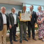 FOTO 1 ENTREGA CERTIFICADO AM LIVRE DE FEBRE AFTOSA SEM VACINACAO EM BRASILIA CAETANINHA CAVALCANTI 1024x768 1