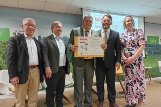 FOTO 1 ENTREGA CERTIFICADO AM LIVRE DE FEBRE AFTOSA SEM VACINACAO EM BRASILIA CAETANINHA CAVALCANTI 1024x768 1