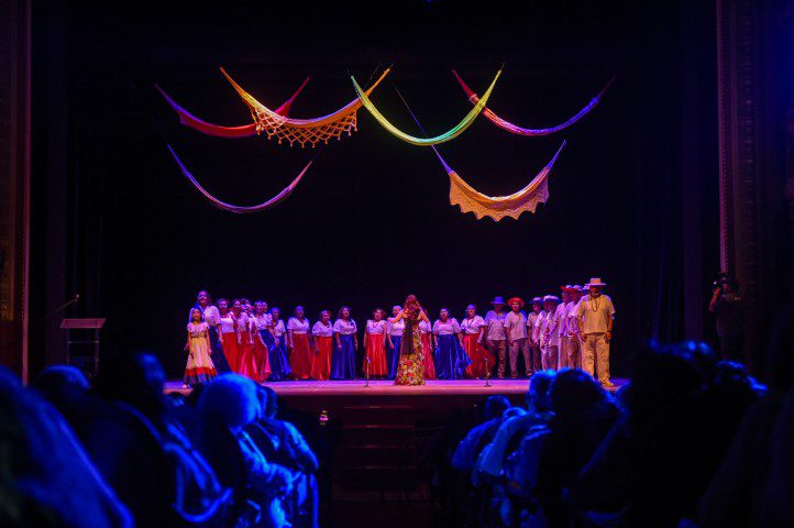 Idosos brilham no palco do Teatro Amazonas na 2ª Mostra Cultural da FUnATI Portal Informe Digital FUnATI Mostra Cultural 2