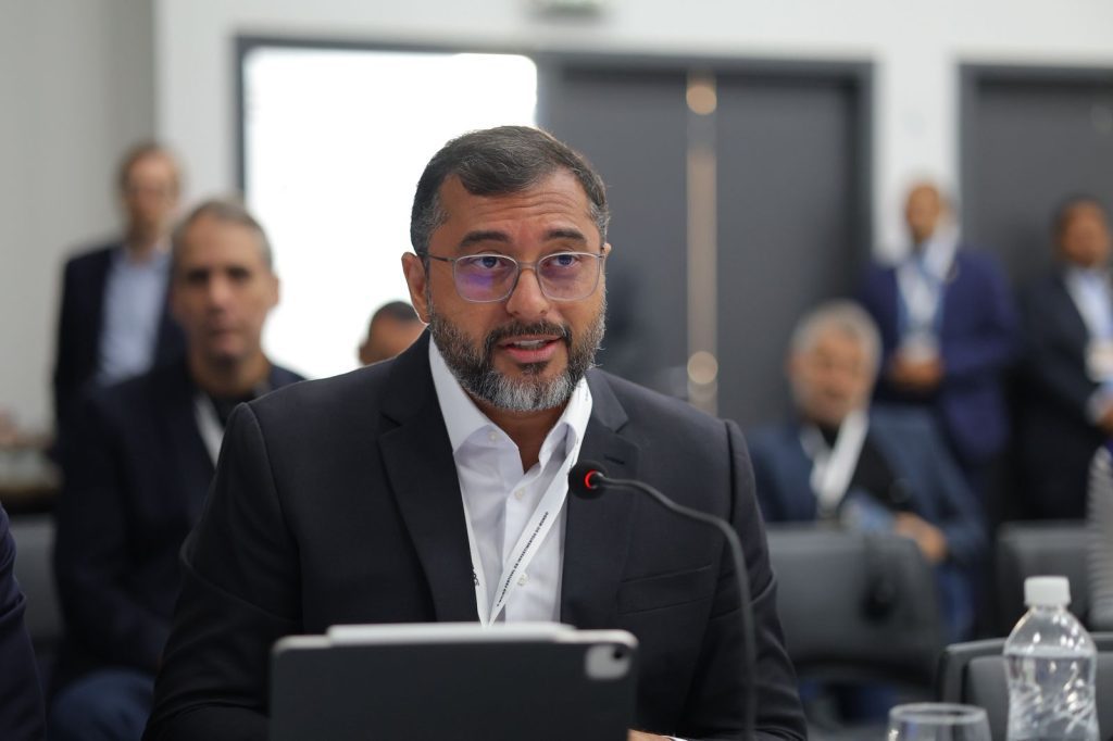 Governador Wilson Lima apresenta a Arnold Schwarzenegger papel estratégico do Amazonas na agenda climática global e na defesa dos povos da floresta Portal Informe Digital Governador Wilson Lima apresenta a Arnold Schwarzenegger papel estrategico do Amazonas na agenda climatica global e na defesa dos povos da floresta 3 foto Diego Peres Secom 1024x682 1