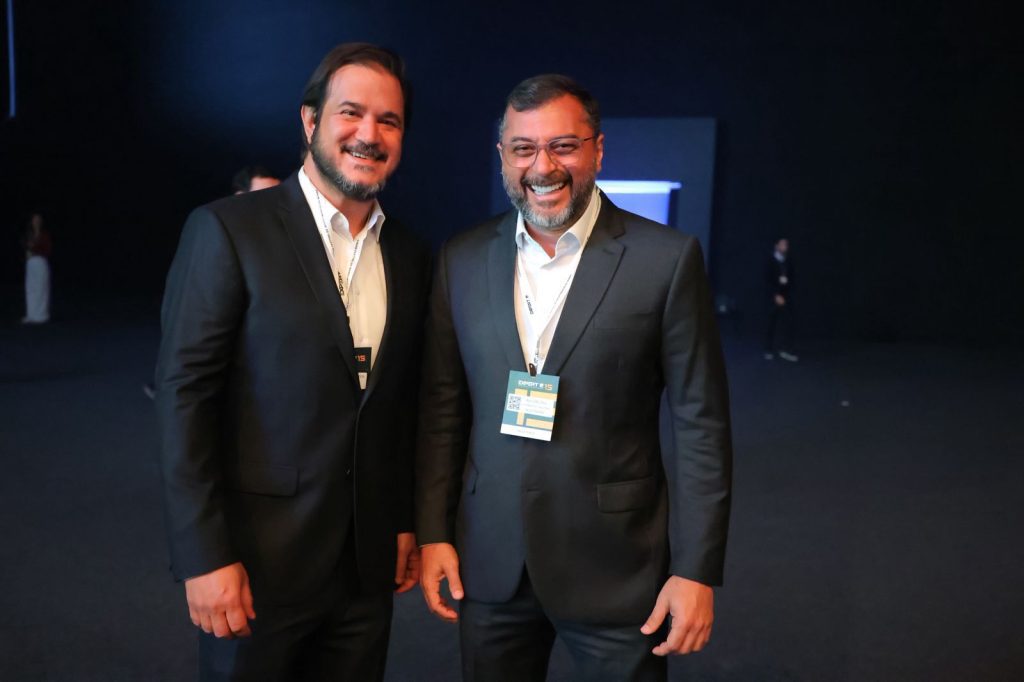 Governador Wilson Lima apresenta a Arnold Schwarzenegger papel estratégico do Amazonas na agenda climática global e na defesa dos povos da floresta Portal Informe Digital Governador Wilson Lima apresenta a Arnold Schwarzenegger papel estrategico do Amazonas na agenda climatica global e na defesa dos povos da floresta 6 foto Diego Peres Secom 1024x682 1