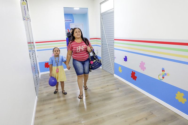 “É muito significativo para nós, mães atípicas”, diz mãe sobre primeiro Caic TEA voltado ao atendimento de crianças com autismo Portal Informe Digital Mae atipica Aida Castro Foto Alex Pazuello Secom 2