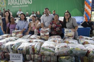 Operacao Cheia 2025 Governador Wilson Lima entrega 60 toneladas de alimentos para familias afetadas em Jutai e Fonte Boa 1 Foto Alex Pazuello e Mauro Neto Secom 1024x682 1