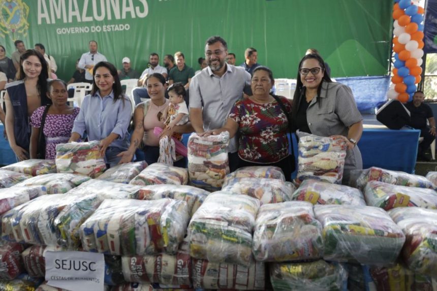 Operacao Cheia 2025 Governador Wilson Lima entrega 60 toneladas de alimentos para familias afetadas em Jutai e Fonte Boa 1 Foto Alex Pazuello e Mauro Neto Secom 1024x682 1