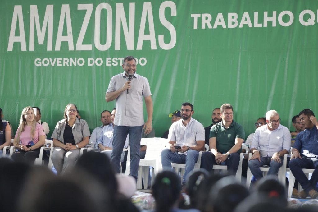 Operacao Cheia 2025 Governador Wilson Lima entrega 60 toneladas de alimentos para familias afetadas em Jutai e Fonte Boa 3 Foto Alex Pazuello e Mauro Neto Secom 1024x682 1