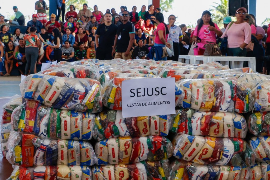 Operacao Cheia 2025 Governador Wilson Lima entrega 60 toneladas de alimentos para familias afetadas em Jutai e Fonte Boa 4 Foto Alex Pazuello e Mauro Neto Secom 1024x682 1