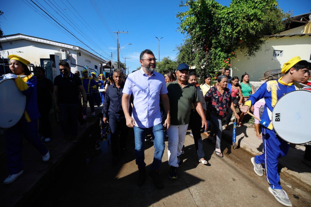 Operação Cheia 2025: Governador Wilson Lima entrega 80 toneladas de alimentos para famílias afetadas pela cheia no Careiro da Várzea Portal Informe Digital Operacao Cheia Foto Arthur Castro Secom 2 1024x682 1