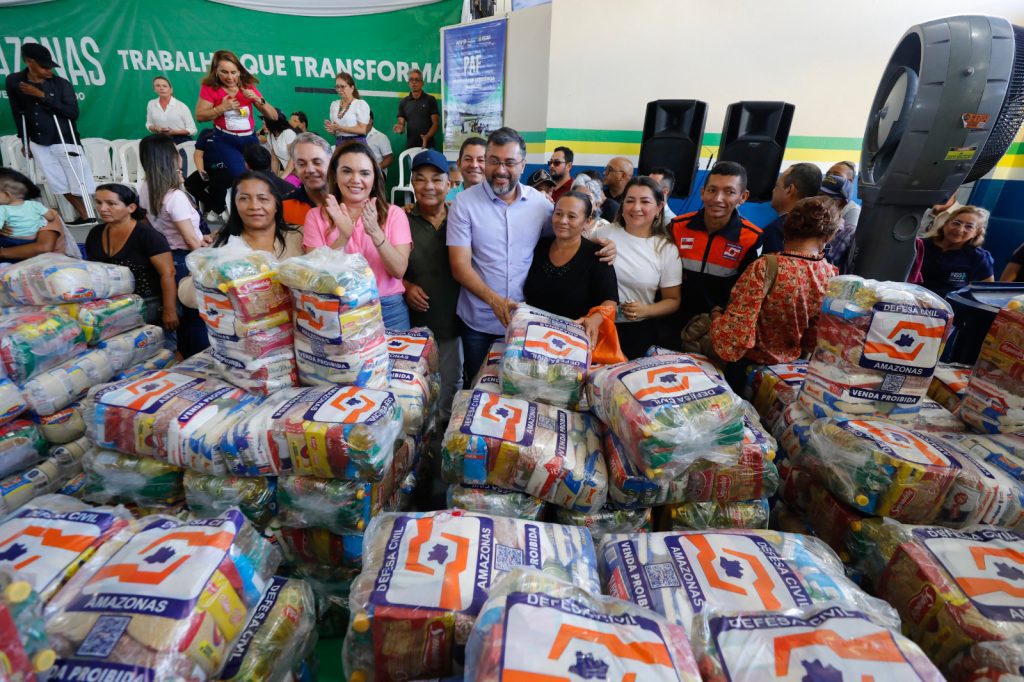 Operação Cheia 2025: Governador Wilson Lima entrega 80 toneladas de alimentos para famílias afetadas pela cheia no Careiro da Várzea Portal Informe Digital Operacao Cheia Foto Arthur Castro Secom 3 1024x682 1