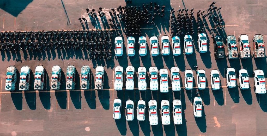 Novas viaturas e motocicletas da Polícia Militar do Amazonas já operam em Manaus e reforçam policiamento ostensivo Portal Informe Digital PMAM VEICULOS NOVOS FOTO ANTONIO FAUSTINO SECOM 1024x523 1