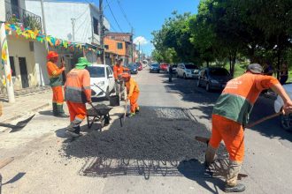 Prefeitura de Manaus realiza obras de manutencao asfaltica no bairro Japiim 2