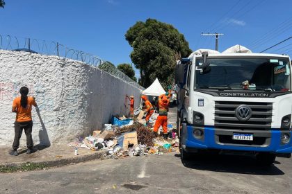 Prefeitura intensifica limpeza e mobilizacao no bairro Japiim para acabar com lixeira irregular no entorno de UBS