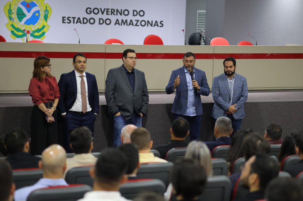 Governador Wilson Lima destaca importância dos servidores da Sefaz durante posse de novos concursados Portal Informe Digital Sefaz posse novos consursados Foto Diego Peres SECOM 1024x682 2