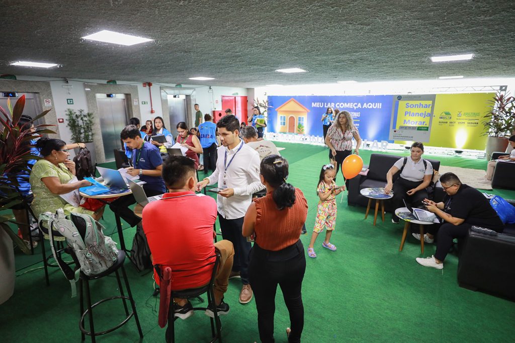 Com recorde de R$ 282 milhões em vendas, 2º Feirão Amazonas Meu Lar contempla 1,2 mil famílias para aquisição de moradia Portal Informe Digital UGPE 2o FEIRAO AMAZONAS MEU LAR FOTO TIAGO CORREA UGPE 02 1024x682 1