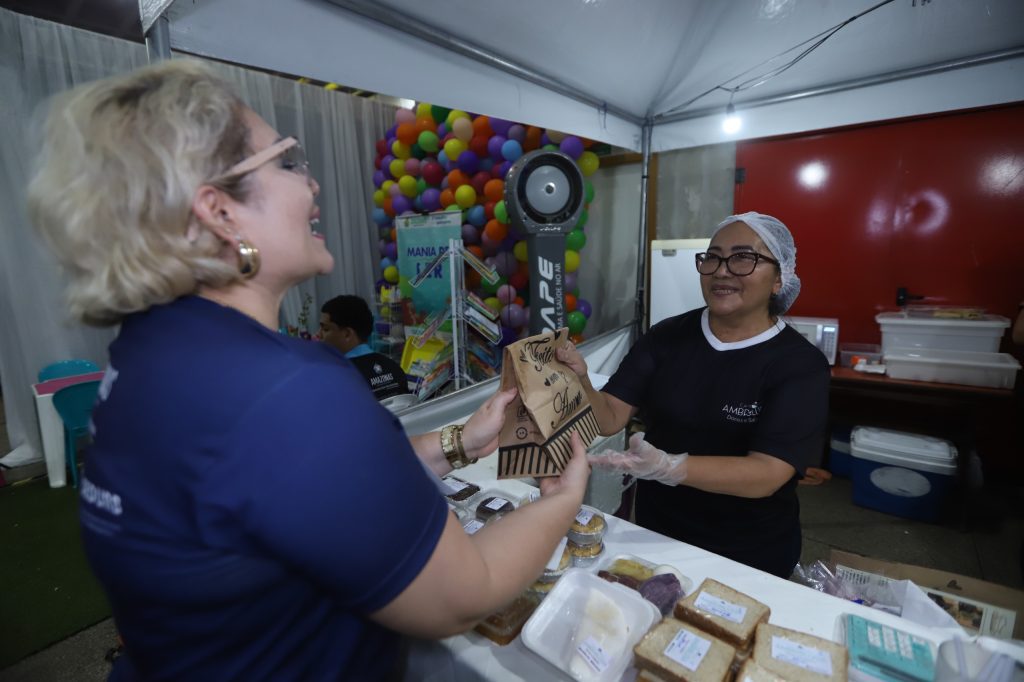 Feirão Amazonas Meu Lar realiza sonho da casa própria e impulsiona renda de empreendedores do setor alimentício Portal Informe Digital UGPE EMPREENDEDORA ANA RITA FOTO PAULA PESSOA UGPE 1024x682 1