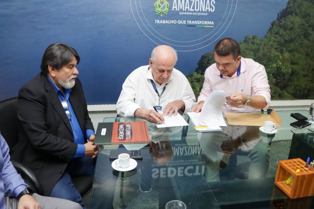 Sedecti e Correios firmam protocolo para fortalecer logística e ampliar mercado de empreendedores amazonenses Portal Informe Digital WhatsApp Image 2025 07 24 at 133459 1024x682 1