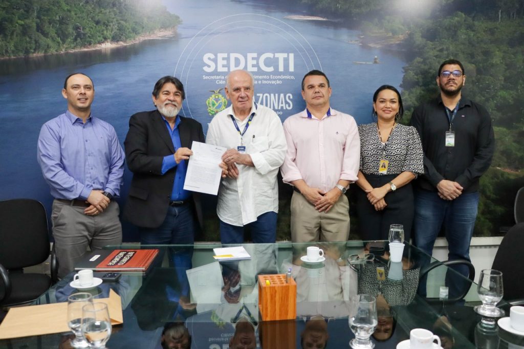 Sedecti e Correios firmam protocolo para fortalecer logística e ampliar mercado de empreendedores amazonenses Portal Informe Digital WhatsApp Image 2025 07 24 at 133500 1024x682 1