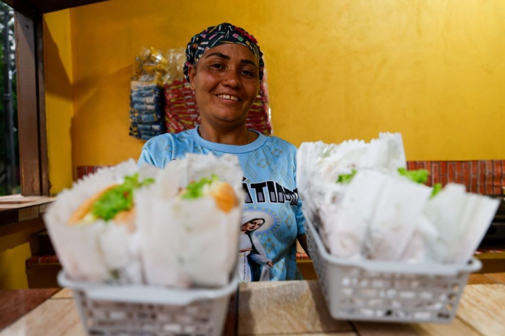 “Cada centavo está investido no meu sonho”, diz empreendedora do interior do Amazonas contemplada pelo programa Crédito Rosa Portal Informe Digital WhatsApp Image 2025 07 28 at 151628 1024x682 1