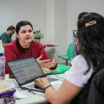 Governo do Amazonas entrega 500 títulos definitivos e avança na regularização fundiária em Manaus